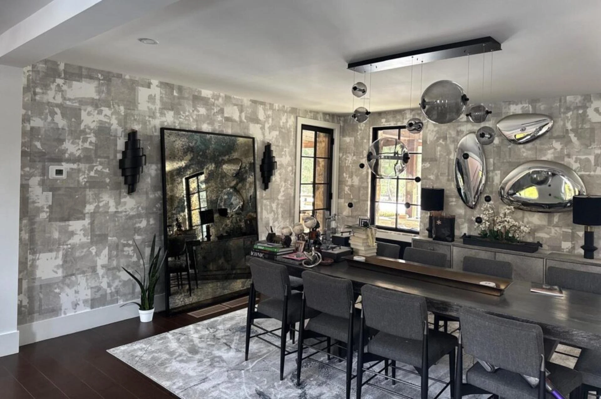 Can Expert Wallpaper Installation Help You Avoid Common Wall Mistakes?