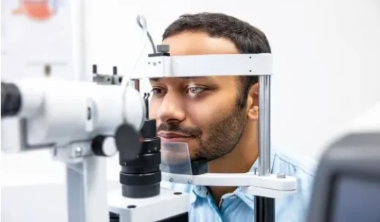 Why Mo⁠r‌e Toronto Profe‌ssionals Are Choos‌ing LASIK Over Glasses in 202⁠6