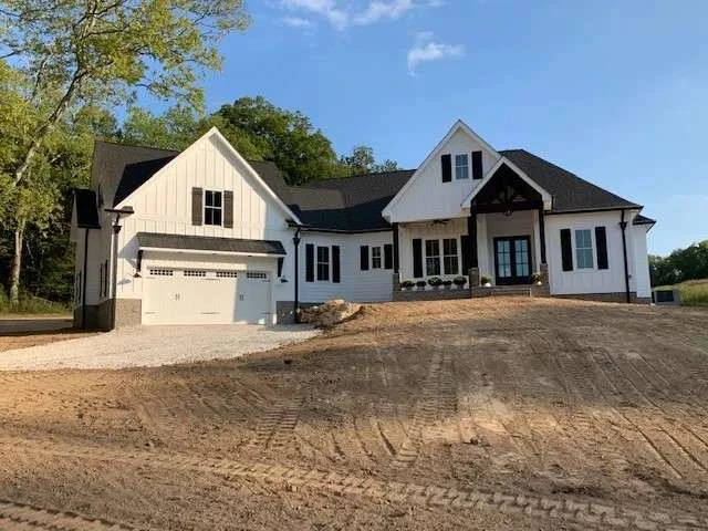 7 Questions to Ask Before Hiring a Custom Home Builder