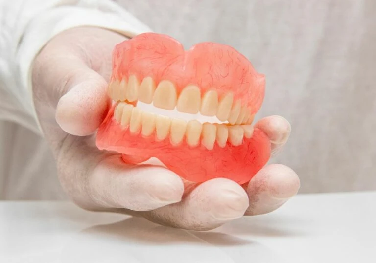 Affordable Dentures: How to Save Money Without Compromising Quality