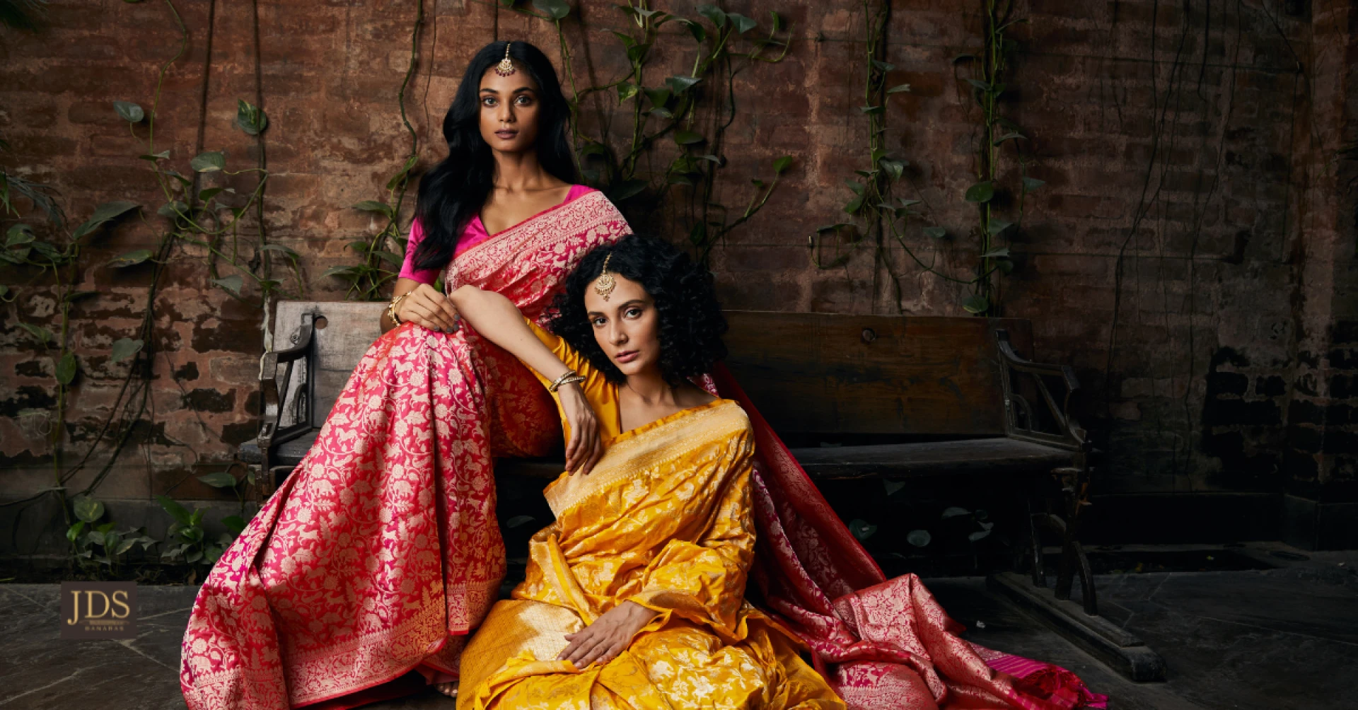 Traditional vs Modern Saree Shops in Varanasi: What Buyers Should Know