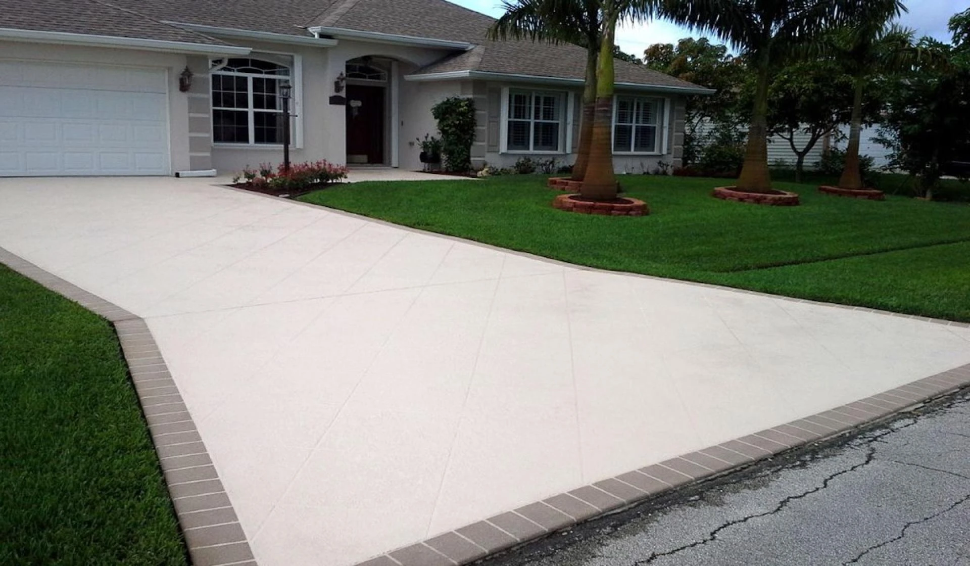 Smart Concrete Resurfacing Options for Driveways in Western Sydney