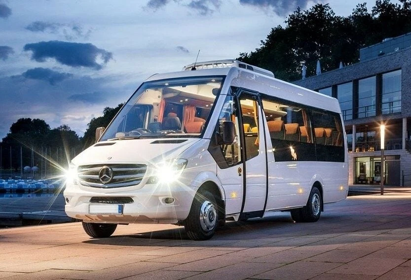 5 Smart Ways To Book Corporate Minibus Hire Fast