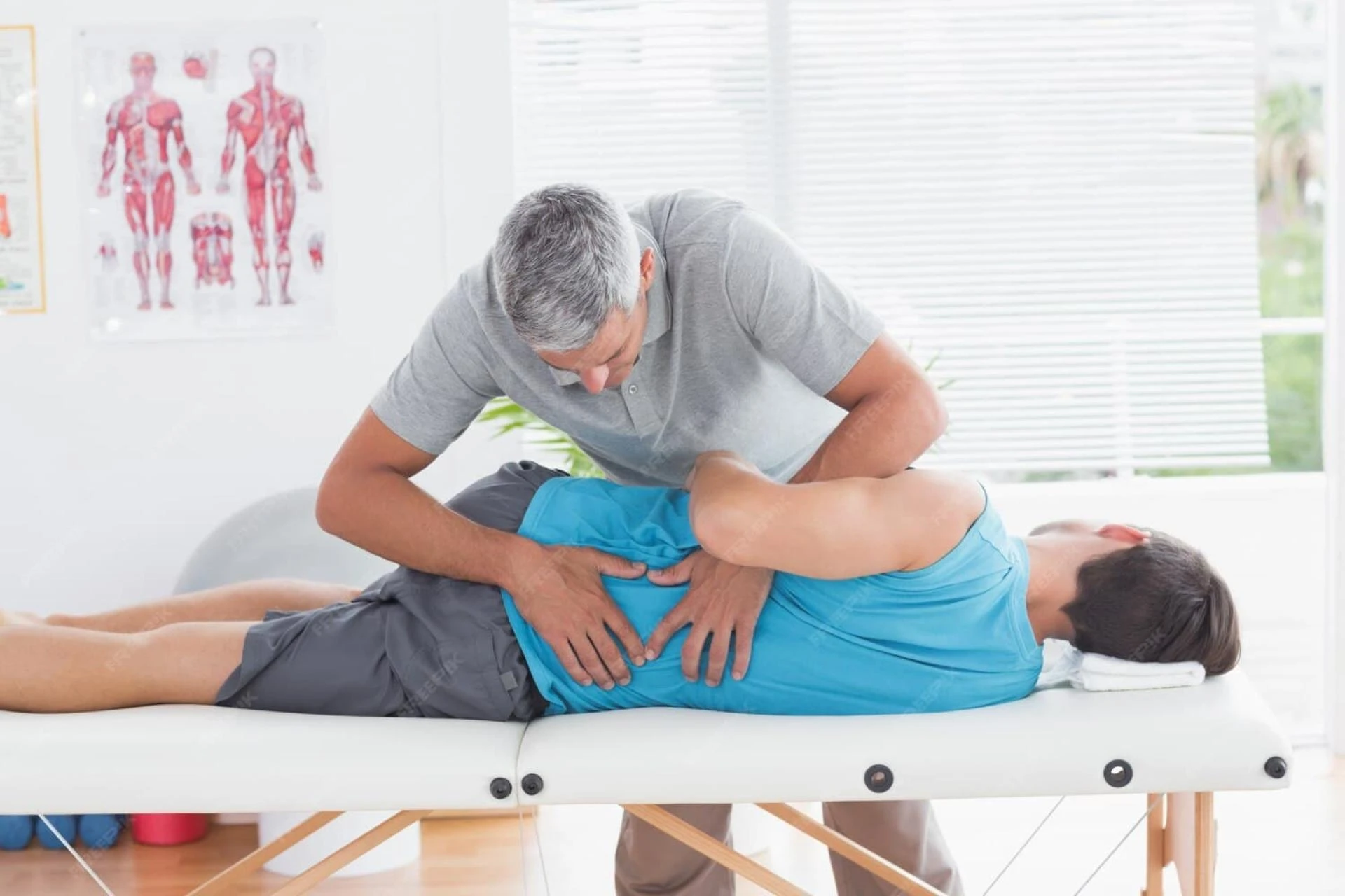 How an Orthopedic Chiropractor in Lacey Improves Recovery and Mobility