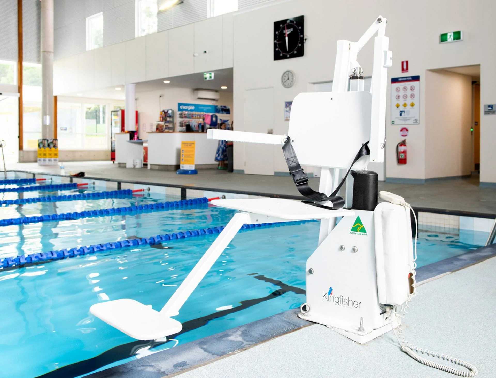 How does the right hoist ensure a supportive environment where patients feel secure and valued?