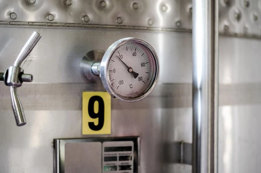 Importance of Pressure & Temperature Gauges in Industrial Applications