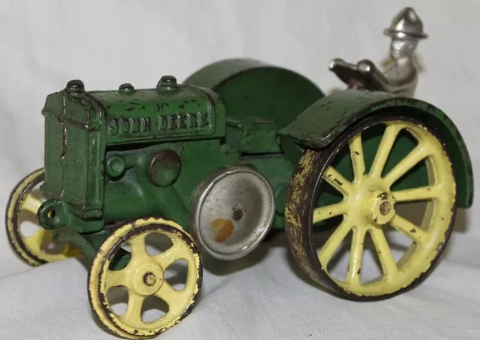 Top 5 Cast Iron Toy Tractors for Antique Lovers