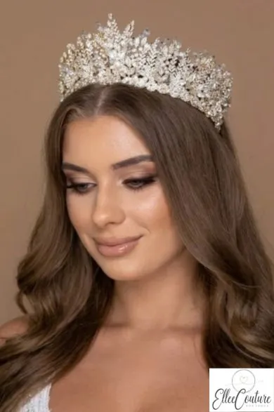 Your Guide to Swarovski Bridal Tiaras & Crown Headpieces for a Stunning Wedding Look