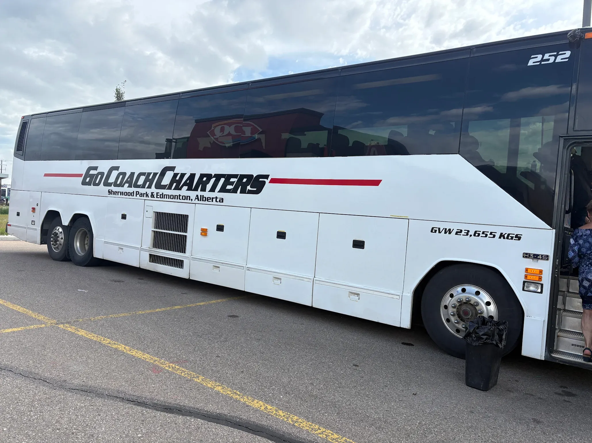 Compare the Top Charter Bus Providers in Edmonton and Calgary (2026 Guide)