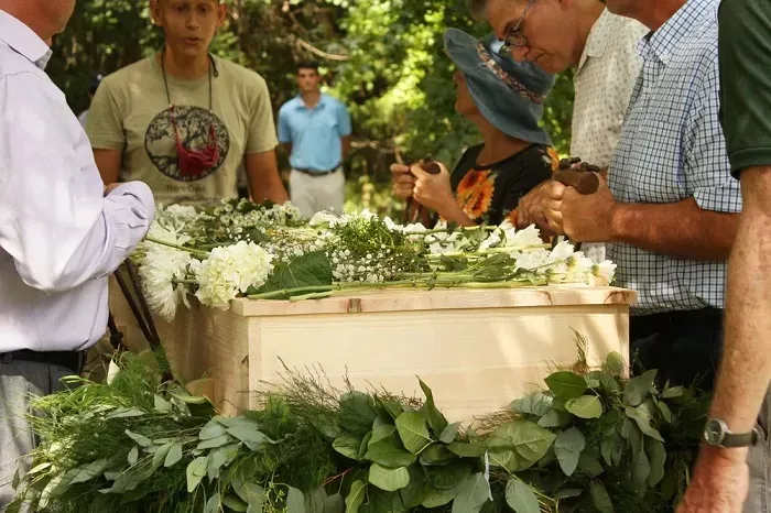 What Is Tree Burial? A Natural and Green Funeral Option