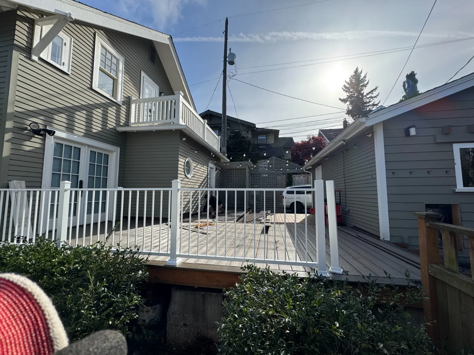 How Does a Deck Builder Ensure High-End Finish Quality in Yarrow Point, WA?