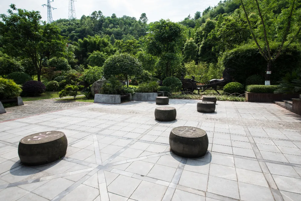 Monoblock vs Resin Driveways: Which is Better for Your Home?