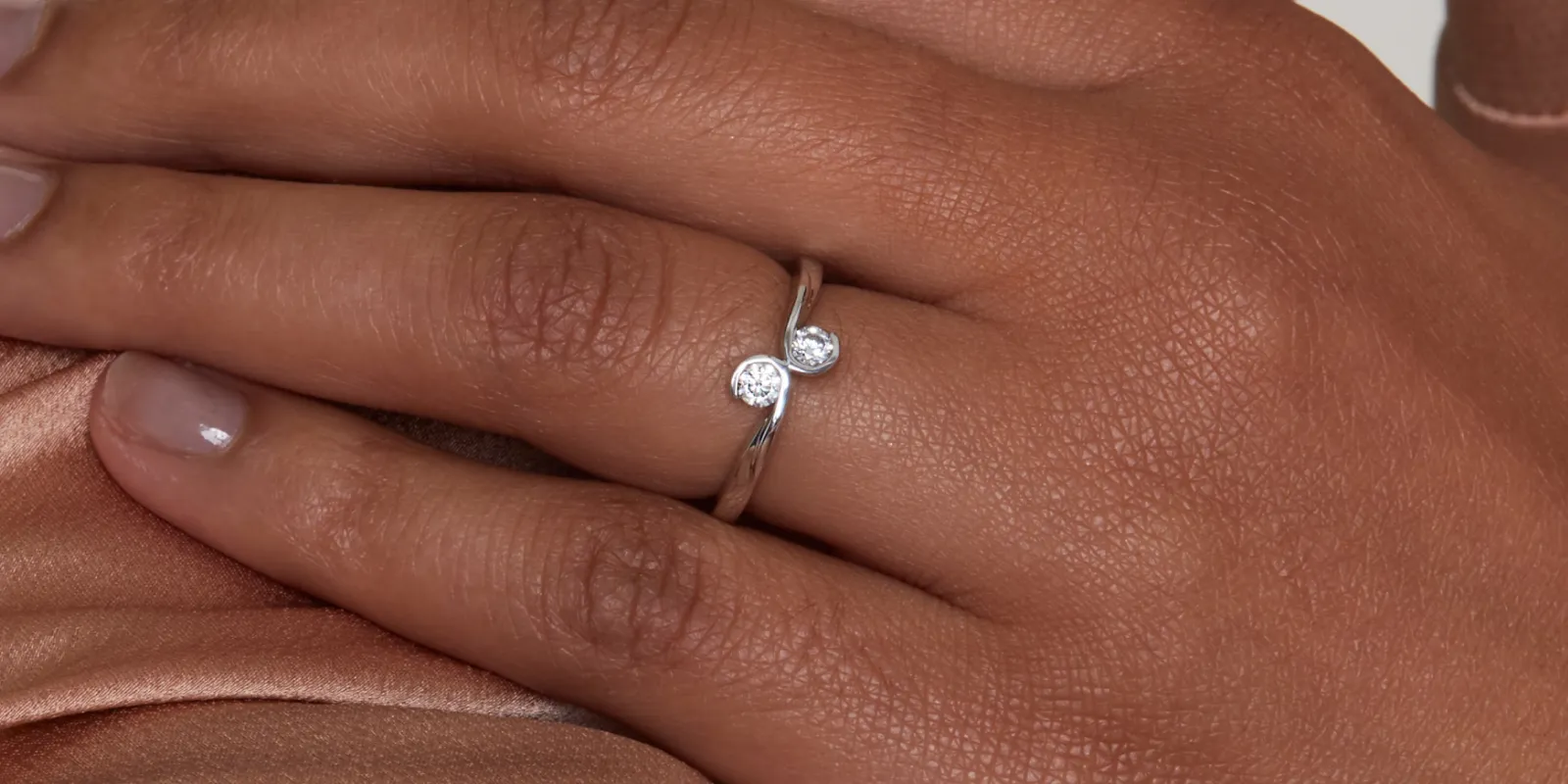 How to Style Minimalist Diamond Jewelry for Everyday Wear