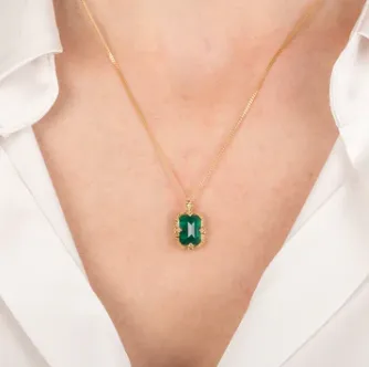A Complete Style Guide to Emerald Jewelry and Rings for Women