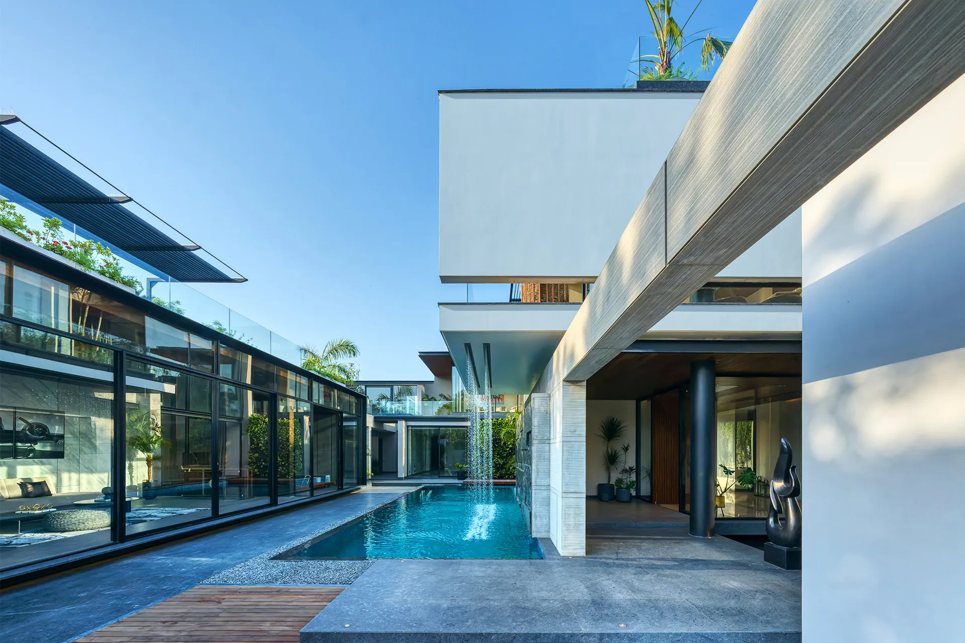 Aluminium Sliding Windows vs Casement Windows: Ventilation, Space & Practical Use in Indian Homes