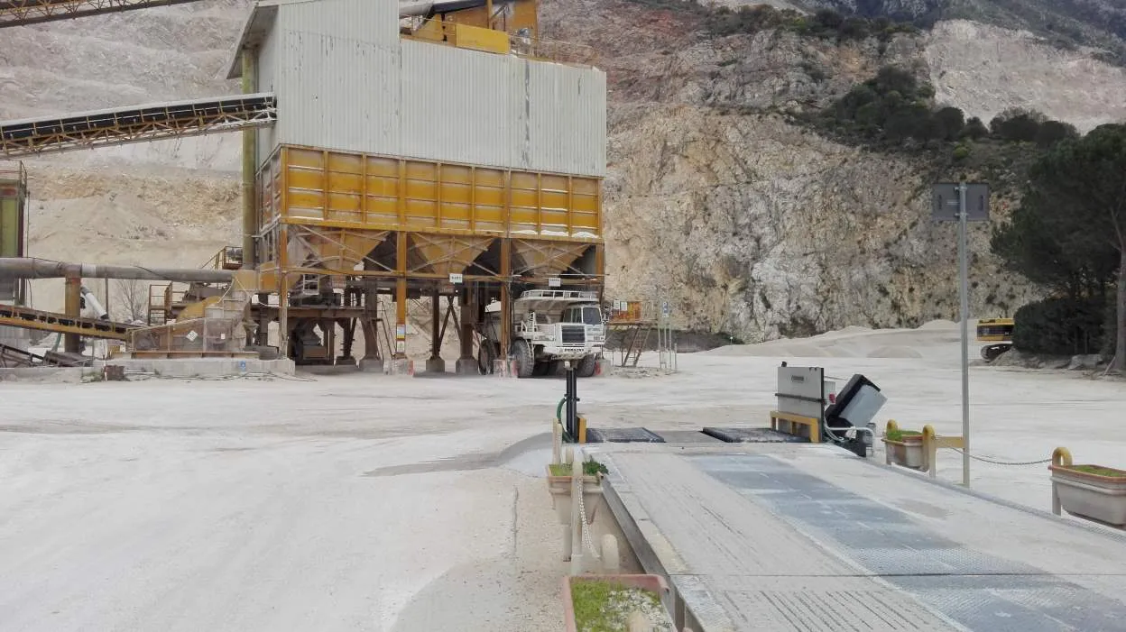 Bahía de Lavado y Lavadora de Ruedas: Soluciones Eficientes para el Control de Suciedad en Obras