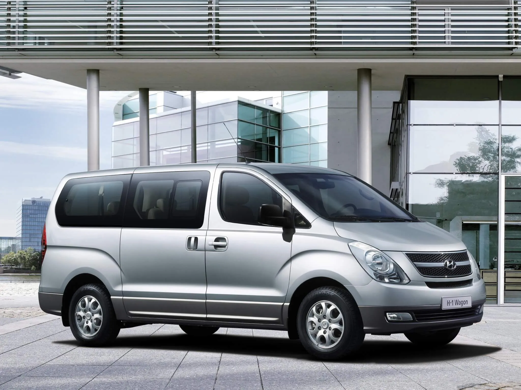 Is Minibus Rental Worth It? Experts Finally Answer