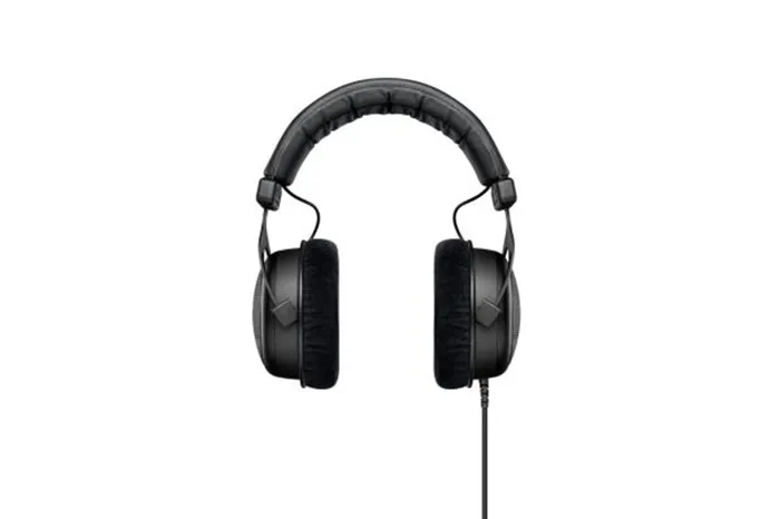 Comparing Beyerdynamic TYGR 300 R and Sennheiser HD 560S for Mixed-Use Audio