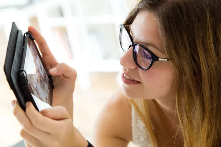 The Smart Solution: Magnetic Clip Glasses Guide