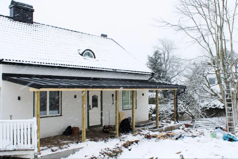 Takbyte På Vintern Och Fasadens Roll I Ett Hållbart Hus
