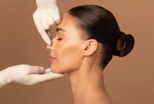 دبي.. حيث تلتقي الرفاهية بالخبرة الطبية في تجميل الأنف