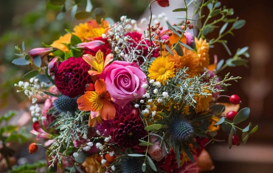 Flowers for Mom on Mother’s Day: Meaningful Arrangements, Gift Ideas & Messages for Every Occasion