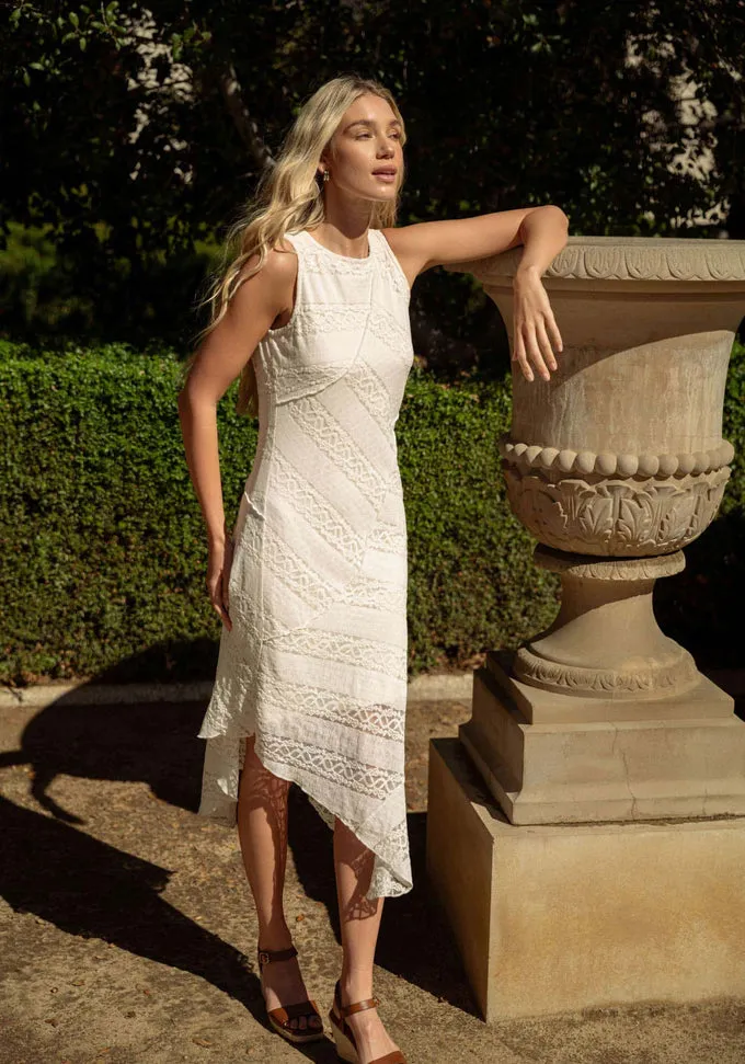 5 Wardrobe Essentials Every Woman Needs in Her Closet