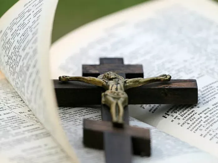 40 Bible Verses About Community: Embracing Fellowship in Christ