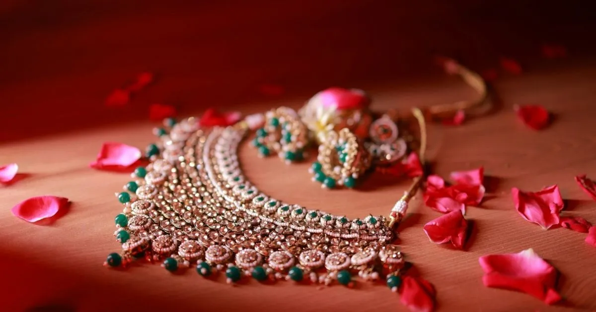 A Complete Guide to Types of Necklaces
