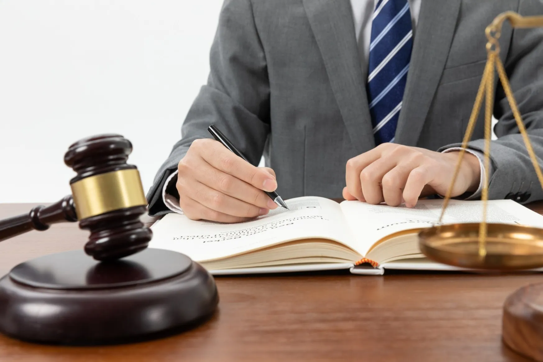 How to Choose the Best Criminal Defense Attorney in Van Nuys ?