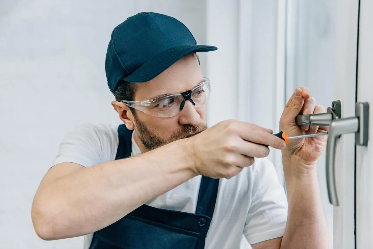 Signs You Need a Professional Locksmith for Your Home or Business