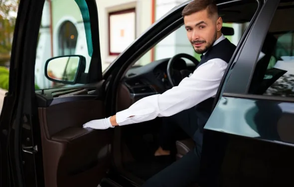 A Complete Guide to Choosing the Right Luxury Car Transport Service