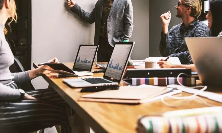 Web designer helps new businesses establish a professional online presence.