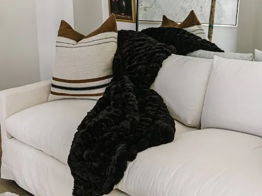 Warm Blankets Explained: Comfort, Fabric, and Benefits