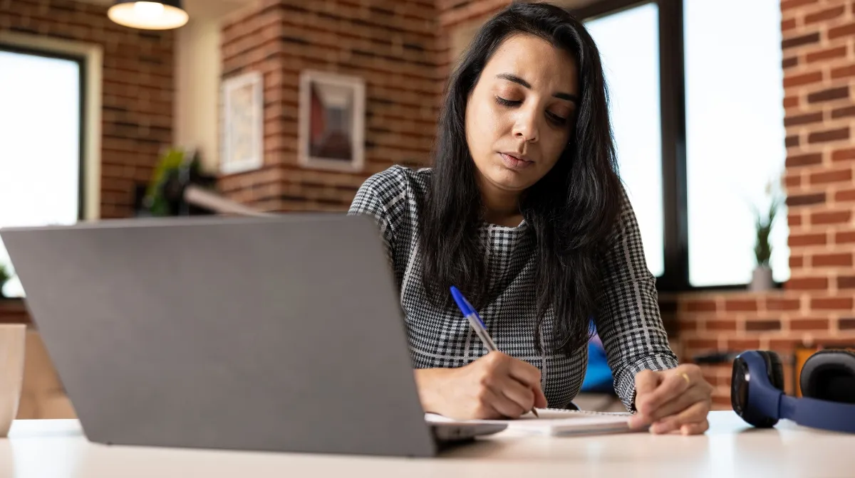 Feeling Stuck in Your Career? How a Distance Education Consultancy Can Help You Move Forward
