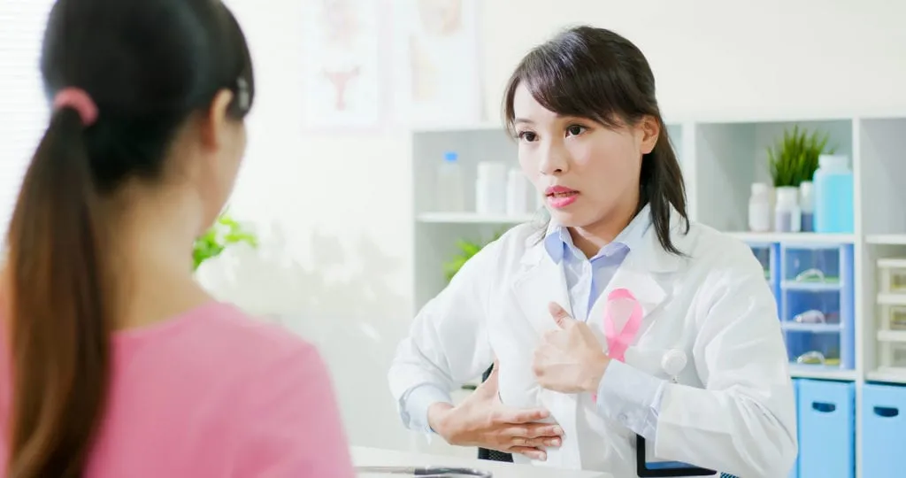 Role of a Breast Cancer Specialist in Mumbai in Early Detection