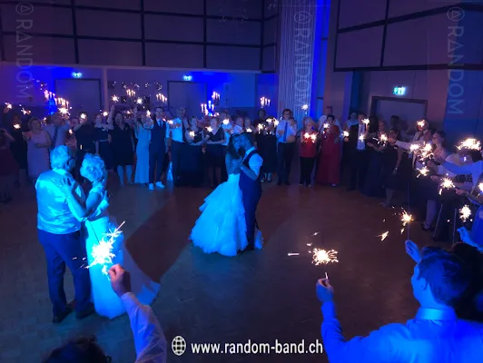 Hochzeitsband buchen – So wird Ihre Hochzeit mit der Random Band unvergesslich