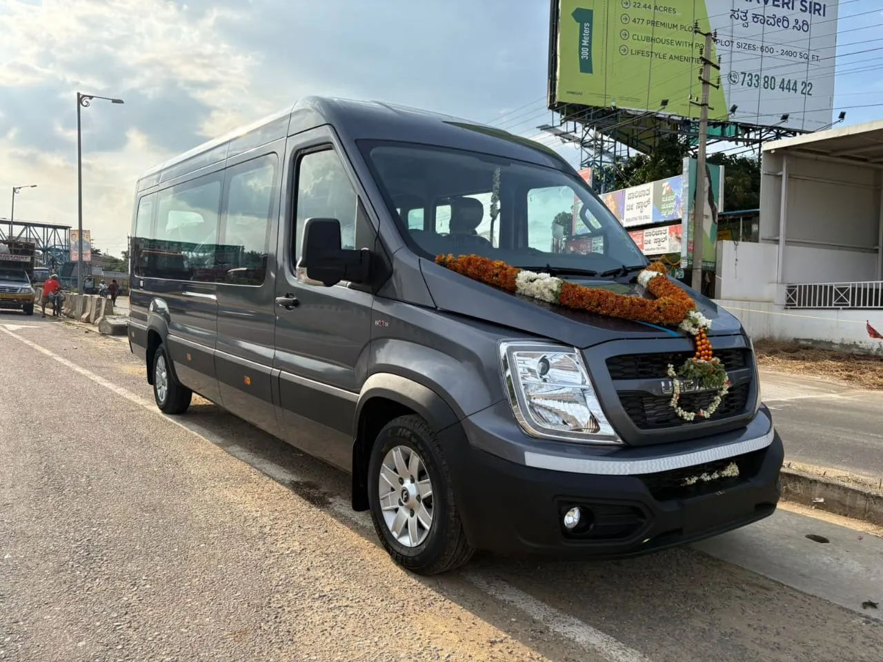 Smart Group Travel in Bangalore – Urbania & Tempo Traveller Rentals | SM Travel Hub