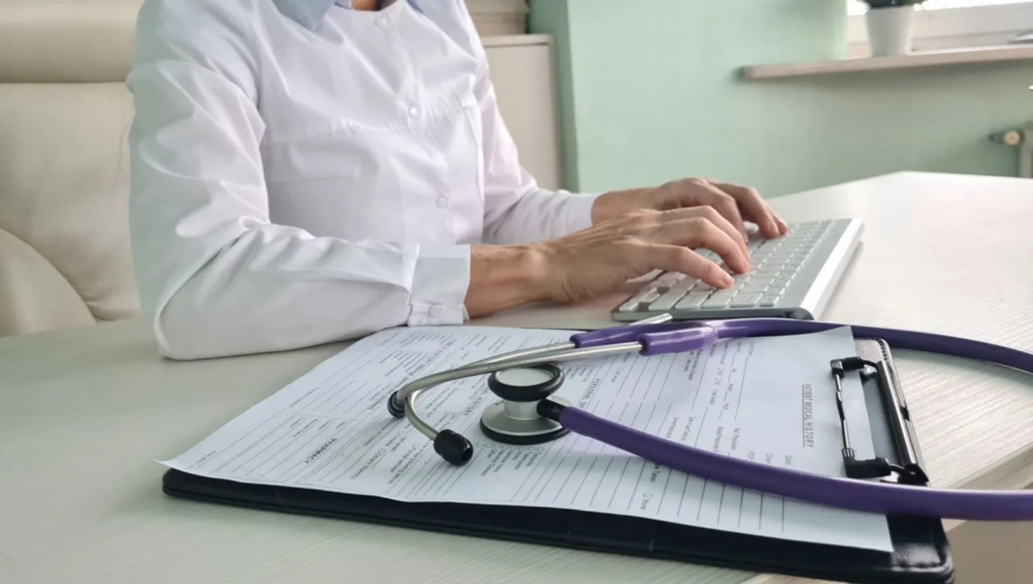 How Tracking Symptoms and Habits Improves Functional Medicine Results