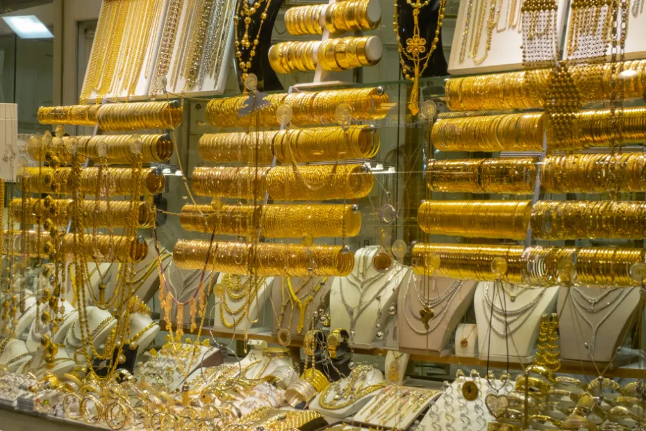 Why Estate, Pre-Owned, and Vintage Jewelry Deserves More Attention