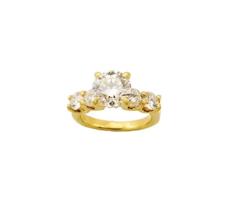 Diamond Placement vs Carat Weight: Which Creates a Bigger Look?