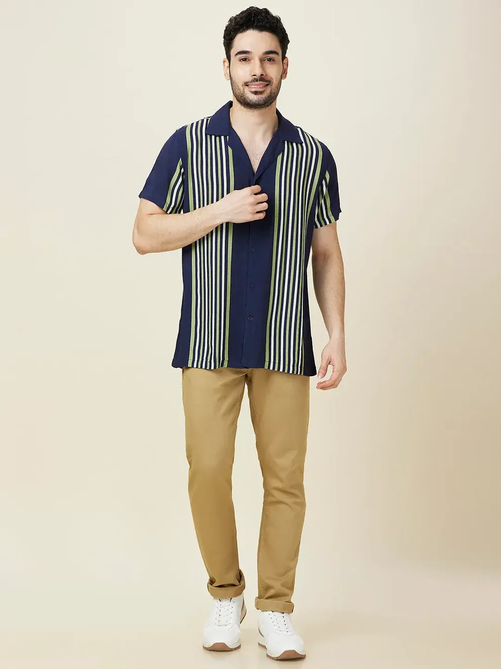 The Confidence Cut: How the Right Shirt Changes Body Language