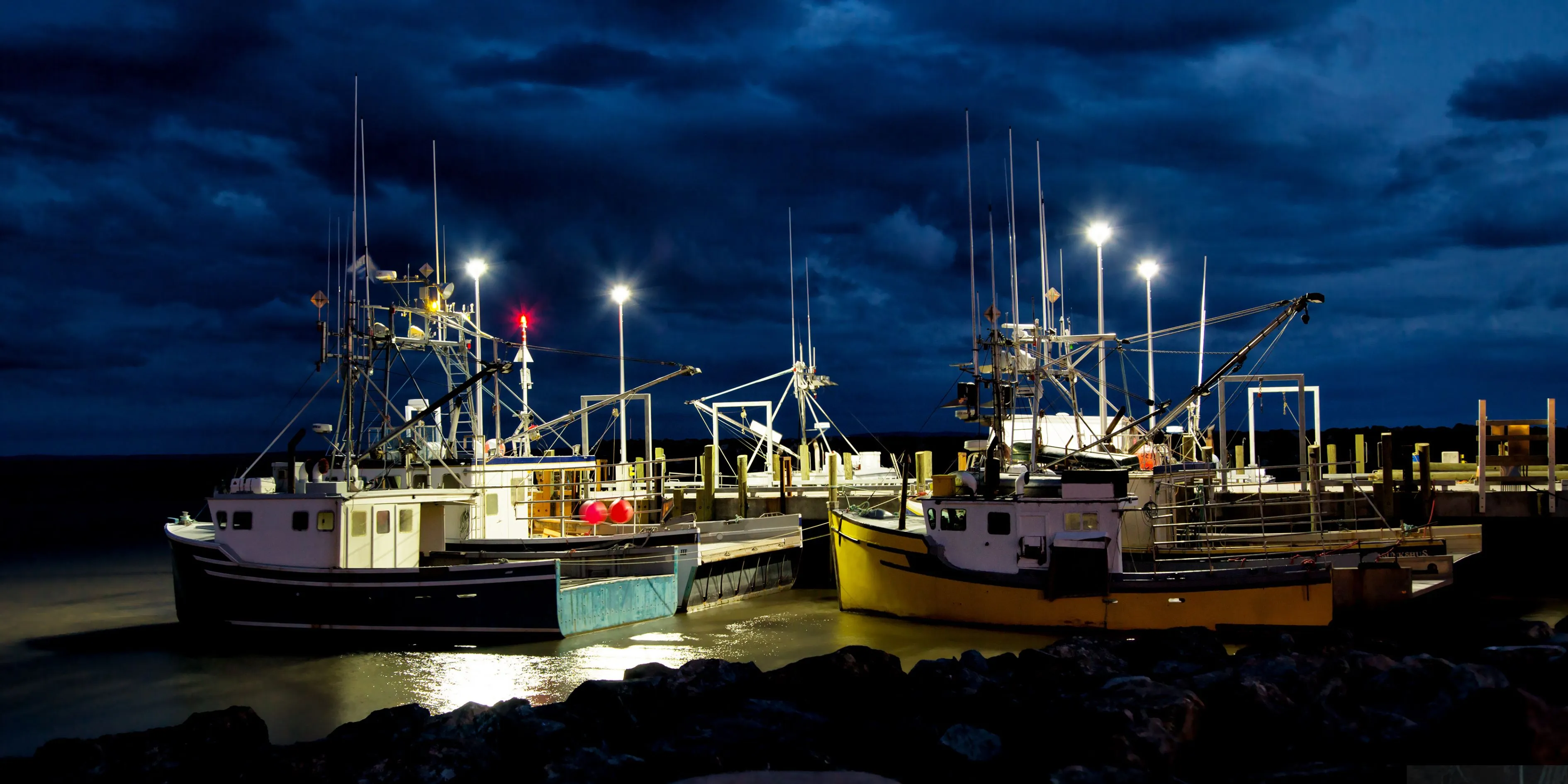 Is Your Boat Safe? 10 Signs You Need the Best Marine Lights