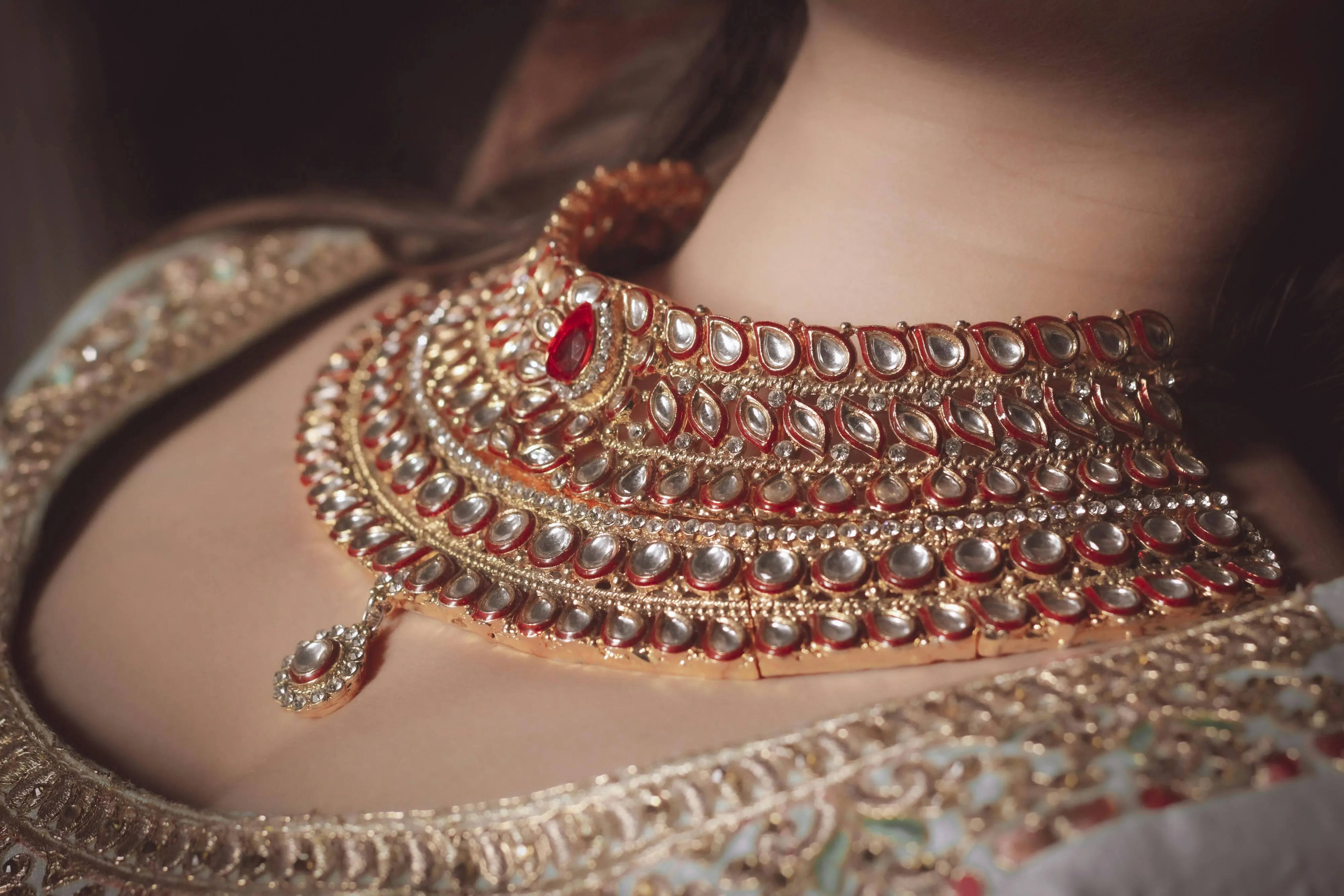 Why Necklace Set Online and Sling Bags for Women Are Must-Have Accessories
