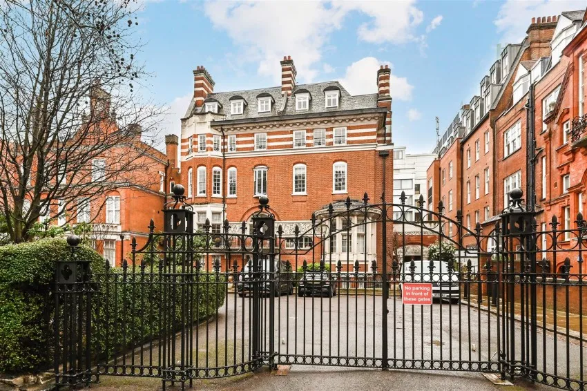 How Micro Locations Within Notting Hill Influence Property Value and Demand