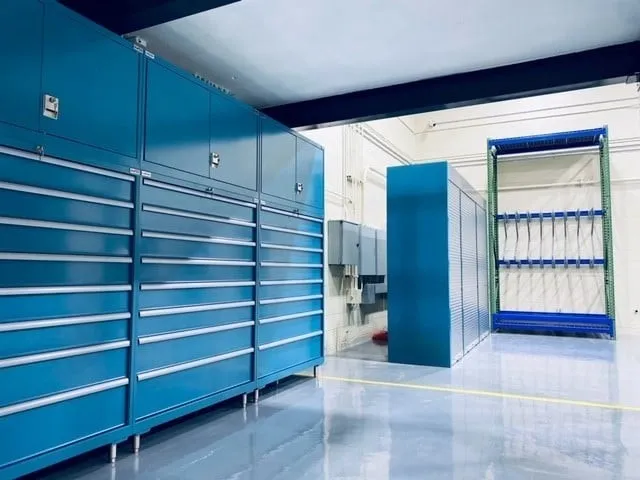 How Can Modular Workstations Help Optimize Space and Efficiency in Growing Businesses?