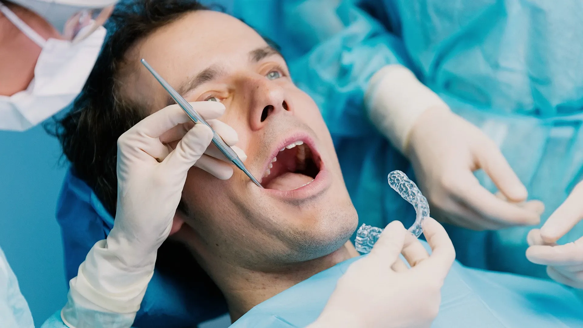 Tooth Extraction Side Effects: What’s Normal and When to See a Dentist