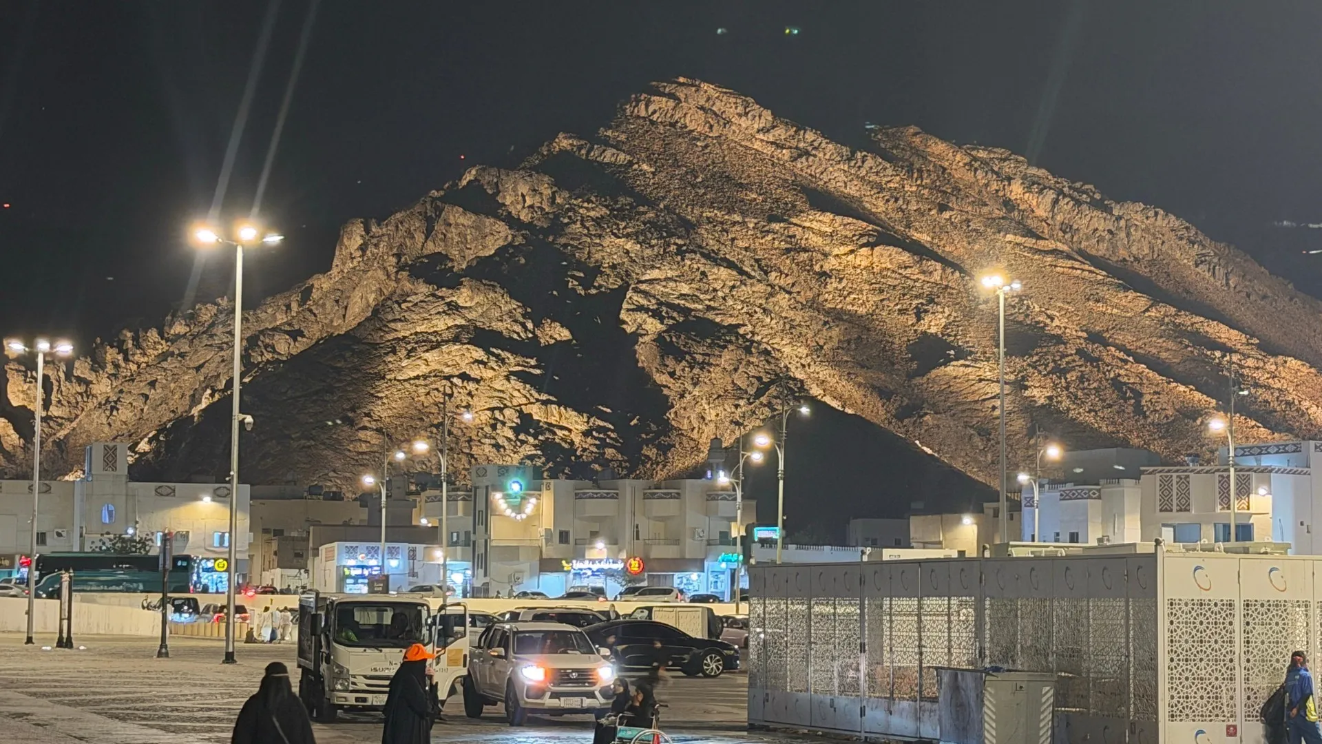 4 Star Deluxe Umrah Package 2026: A Complete Guide