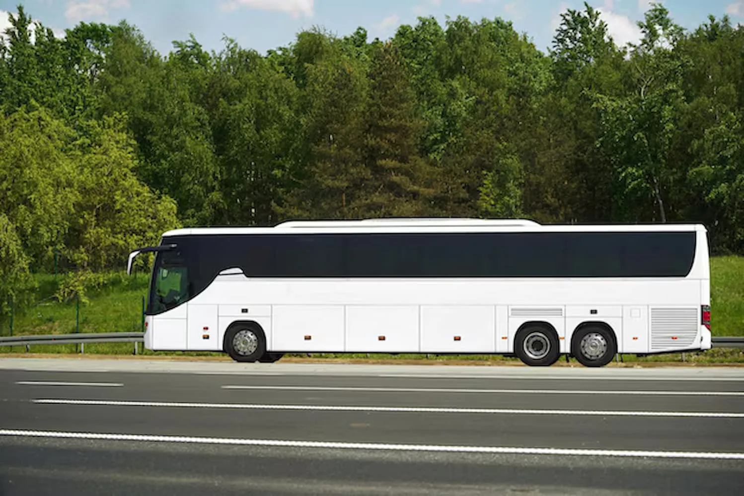 Top Reasons Why Birmingham Coaches Are Perfect for Group Travel