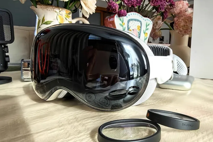 Apple Vision Pro (Physical Unit)